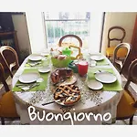 A Casa Di Giallo Bed & Breakfast 4*