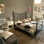 A Casa Di Giallo Bed & Breakfast 4*